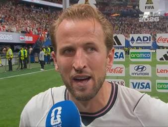 Harry Kane avanciert für England im WM-Sechzehntelfinale gegen die DR Kongo zum absoluten Matchwinner. Im Interview verrät der Bayern-Star, was er im Spielerkreis nach Abpfiff seiner Mannschaft mitgab. 