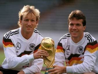 Im Rahmen der Kinopremiere "Ein Sommer in Italien" spricht Lothar Matthäus über seinen guten Freund und Weltmeister-Kollegen Andreas Brehme, der 2024 verstarb. Der Film "Ein Sommer in Italien - WM 1990" läuft ab 19. März im Kino.