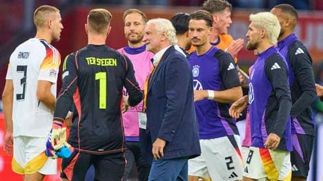 Glaubt an ter Stegens Rückkehr: Rudi Völler (M.)