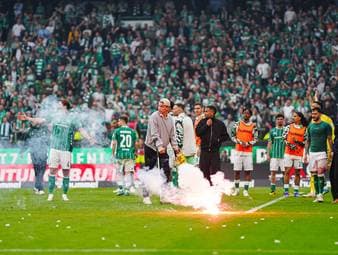 Pyro-Alarm im Nordderby lässt Hamann wüten