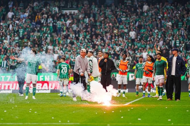 Pyro-Alarm im Nordderby lässt Hamann wüten