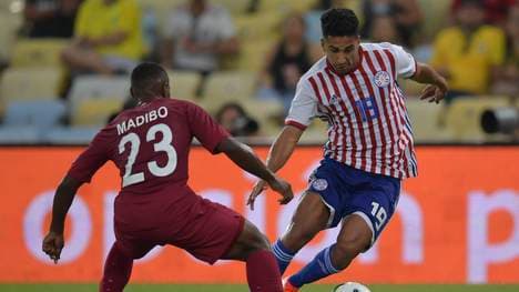 Cecilio Dominguez (r.) verspielte mit Paraguay gegen Katar einen Sieg