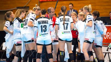 Henk Groener stellt seine DHB-Frauen auf das Spiel gegen die Niederlande ein