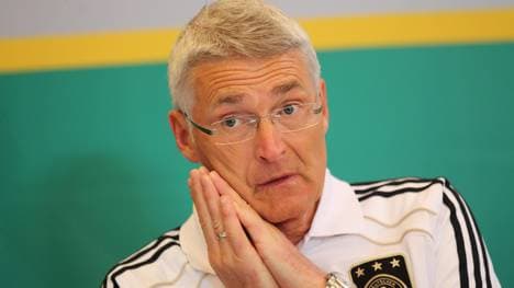 Schiedsrichter-Chef Lutz Fröhlich wünscht sich Video-Assistent in Bundesliga-Stadien