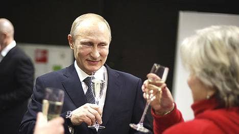 Wladimir Putin freut sich über das neue Stadion in Moskau