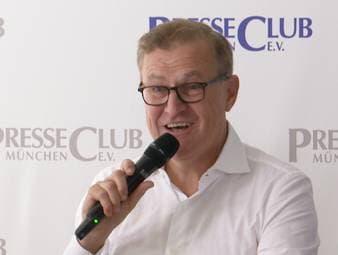 Jan-Christian Dreesen, Vorstandsvorsitzender des FC Bayern, äußert sich bei einem Gespräch im "Presseclub München e.V." zu Bundestrainer Jürgen Klopp.