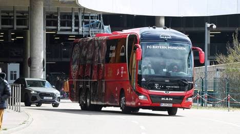 Im Mannschaftsbus absolviert der FC Bayern die CL-Reise nach Pilsen 