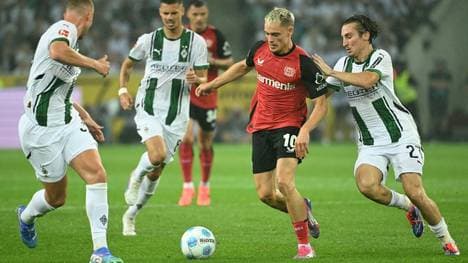 Torschütze Florian Wirtz gegen drei Gladbacher