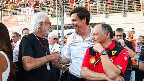 Toto Wolff (M.) und Frederic Vasseur (r.) sind gut befreundet. 