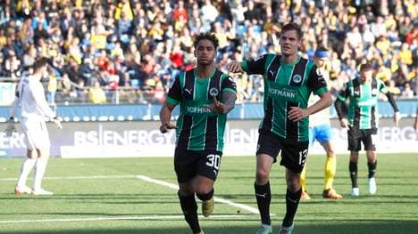 Armindo Sieb (l.) trifft traumhaft