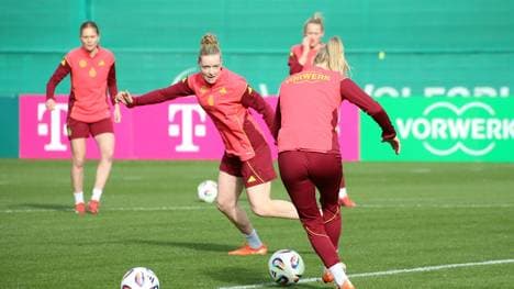 Şehitler (l.) rückt für Linder (am Ball) nach