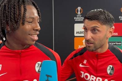 Kurioser Interviewmoment: Grifo rettet Mitspieler