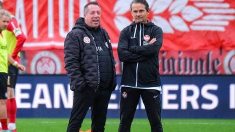 Dirk Schuster (r.) ist nicht mehr länger Trainer des 1. FC Kaiserslautern