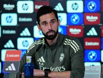Vor seinem Debüt gegen Albacete offenbart der neue Real-Madrid-Trainer Alvaro Arbeloa, dass er nie wie sein ehemaliger Trainer José Mourinho sein könnte. Der Spanier betont das gute Verhältnis zu ihm und dessen positiven Einfluss.