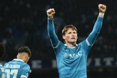 Neapel bleibt an Inter dran