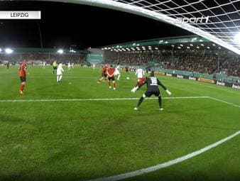 RB Leipzig erreicht im DFB-Pokal die zweite Runde. Nach einem guten Start muss der Titelverteidiger bei Zweitligist Wehen Wiesbaden jedoch lange zittern.