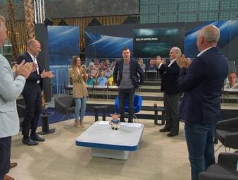 Nach über 300 Sendungen ist in Sachen Doppelpass-Moderation (mehr oder weniger) Schluss für Thomas Helmer. Am Ende der letzten Ausgabe wird es emotional.