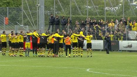 Die U19 des BVB feiert den Finaleinzug