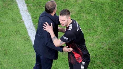 Hansi Flick (L) freut sich für Niklas Süle