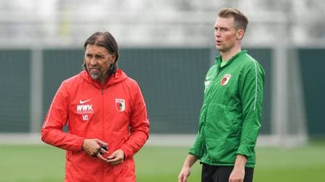 Jan-Ingwer Callsen-Bracker (r.) bekommt beim FC Augsburg eine neue Aufgabe