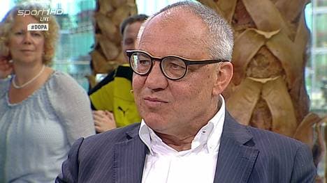 Felix Magath im Volkswagen Doppelpass