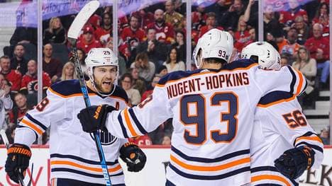 Leon Draisaitl (l.) und die Oilers haben Grund zur Freude