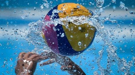 Die deutschen Wasserballerinnen spielen um Platz neun