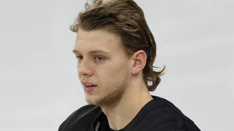 Lean Bergmann kehrt zu den Iserlohn Roosters zurück