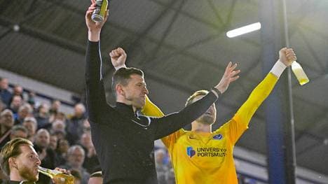 John Mousinho (l.) führte den FC Portsmouth zurück in die zweite englische Liga