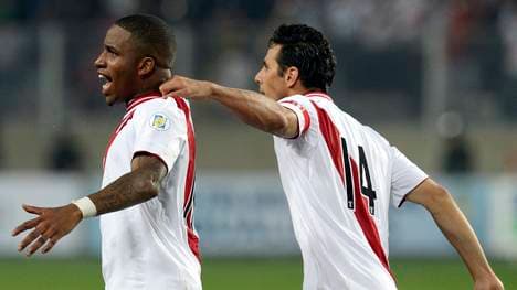 Jefferson Farfan und Claudio Pizarro jubeln
