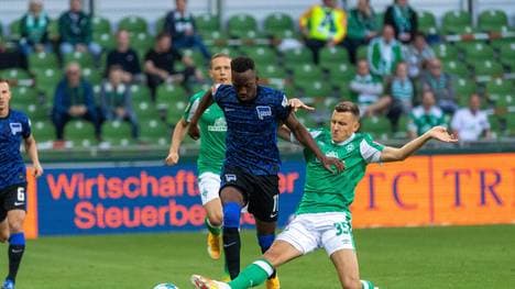 GER, SV Werder Bremen vs Hertha BSC Berlin 19.09.2020, wohninvest Weserstadion, Bremen, GER, SV Werder Bremen vs Hertha BSC Berlin, im Bild Mathew Leckie (Hertha BSC 11)Maximilian Eggestein (Werder Bremen 35) *** GER, SV Werder Bremen vs Hertha BSC Berlin 19 09 2020, wohninvest Weserstadion, Bremen, GER, SV Werder Bremen vs Hertha BSC Berlin, in the picture Mathew Leckie Hertha BSC 11 Maximilian Eggestein Werder Bremen 35 nnordphotox xKokenge nph00001