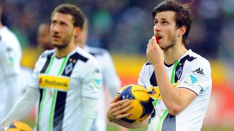 Havard Nordtveit und Fabian Johnson von Borussia Mönchengladbach nach dem Sieg gegen SC Paderborn
