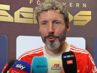 Mark van Bommel spricht am Rande des Legends Cups über die Dominanz der heutigen Bayern-Mannschaft. Dabei kontert er im Scherz auch SPORT1-Chefreporter Stefan Kumberger