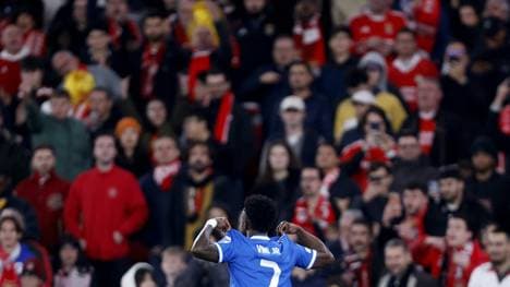 Vinicius jubelt vor den Benfica-Fans