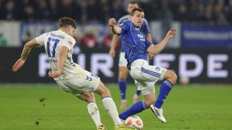 Auch nächstes Jahr auf Schalke: Ron Schallenberg (r.)