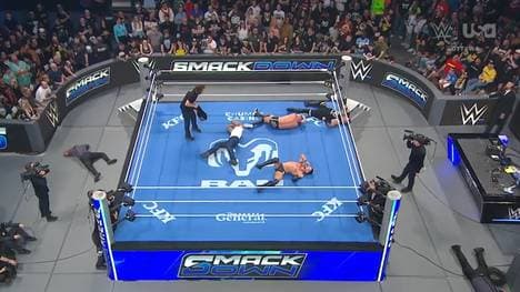 Sami Zayn (links oben) sorgte bei WWE SmackDown für Chaos