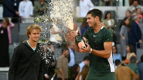 Weckt Carlos Alcaraz (r.) den Ehrgeiz von Alexander Zverev?