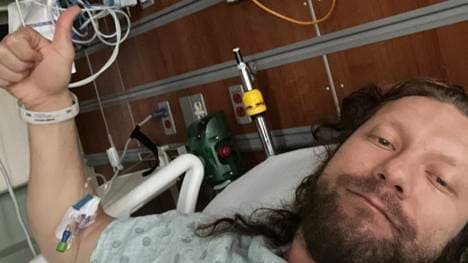 Kenny Omega musste wegen einer gefährlichen Erkrankung ins Hospital