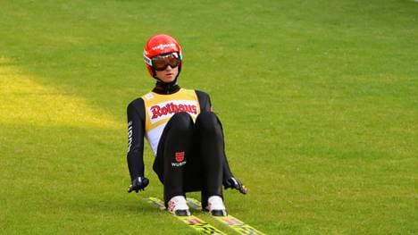Skispringen: Karl Geiger Zweiter bei Sieg von Stoch in Hinterzarten