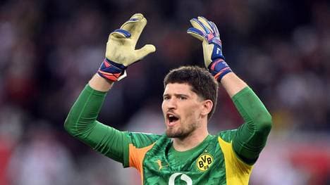 Kann Dortmund-Keeper Gregor Kobel auch gegen den Sportclub seinen Kasten sauber halten? 