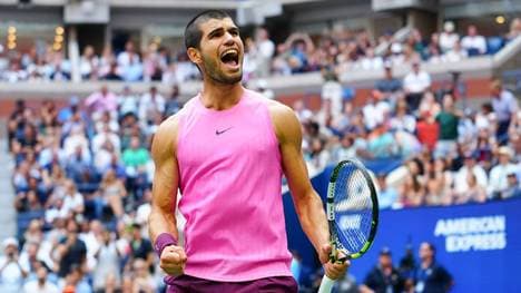 Carlos Alcaraz steht nach einer dominanten Vorstellung gegen Novak Djokovic im Finale der US Open