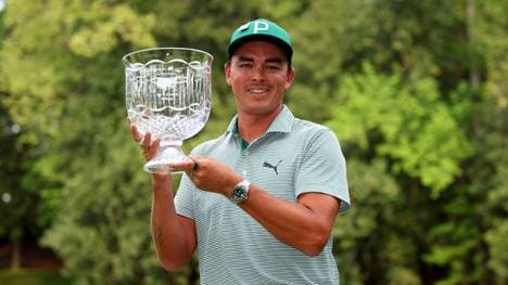 Mit Trophäe und "Fluch": Ricky Fowler