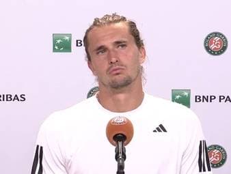 Alexander Zverev zeigt sich nach seinem Zweitrunden-Erfolg gegen Tomas Machac in Roland Garros zufrieden mit seiner Leistung. 