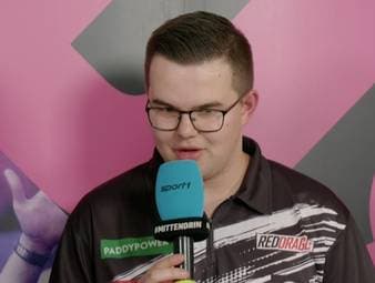 Gian Van Veen steht im Viertelfinale der Darts WM. Im Interview spricht der Holländer über seine Leistung und betont, dass er sogar noch mehr auf Lager hat.