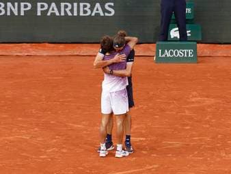 Flavio Cobolli verliert sein erstes Grand-Slam-Finale in fünf Sätzen gegen Sascha Zverev. Auf der Sieger-PK hat er dennoch nur warme Worte für den Deutschen übrig. 