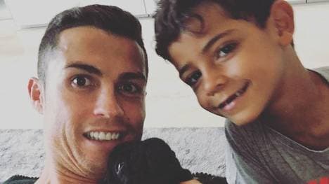 Cristiano Ronaldo begrüßt ein neues Familienmitglied