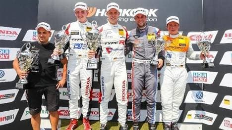 Mike Halder gewann Rennen 1 auf dem Nürburgring vor Fugel und Langeveld