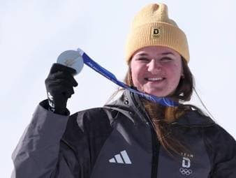Emma Aicher holt bei der Ski-Alpin-Abfahrt die erste Medaille für das deutsche Team bei den Olympischen Spielen. Dass sie diese ausgerechnet bei der Abfahrt gewinnt, hatte die 22-Jährige nicht erwartet.