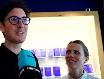 Kurz vor dem WM-Viertelfinale zwischen Frankreich und Marokko fragt SPORT1-Reporter Niclas Löwendorf bei den Franzosen einmal nach, wer eigentlich ihr großer Superstar ist.