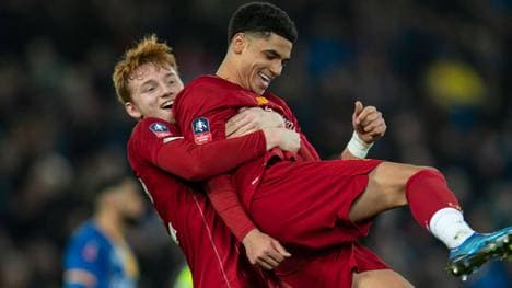 Sepp van den Berg (l.) und Ki-Jana Hoever sind nur zwei von Liverpools Top-Talenten